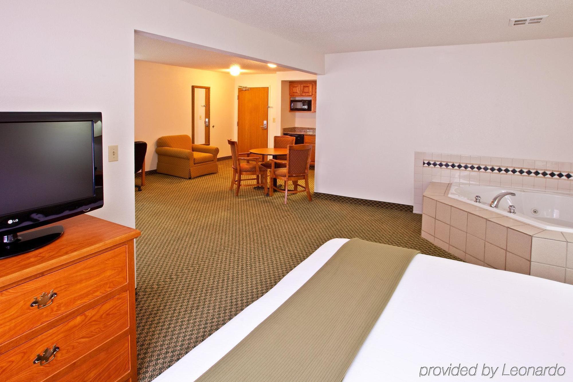 Holiday Inn Express & Suites Logan, An Ihg Hotel Cameră foto